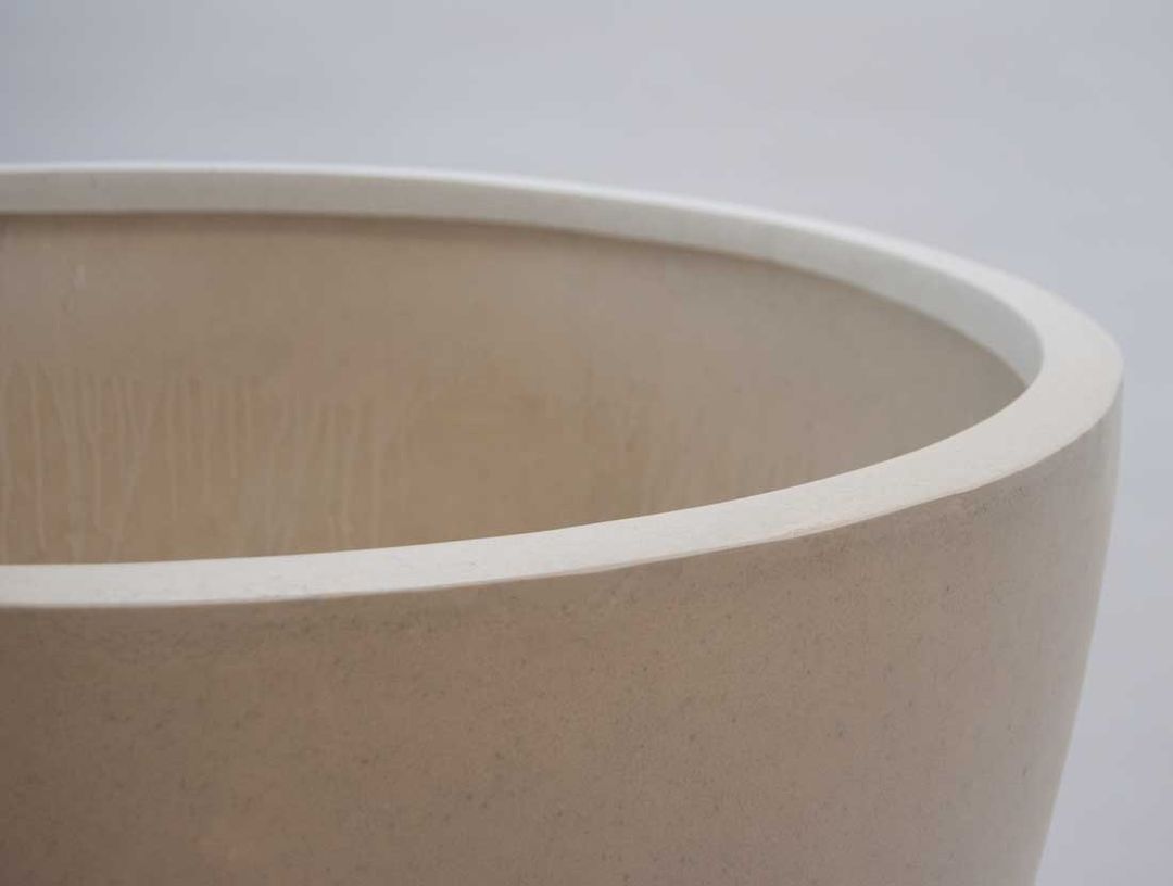 Elegant Einrichten | Pflanzkübel | Fiberglas | rund konisch | D110xH95cm | perlmutt weiß.