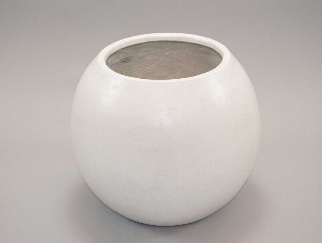 Elegant Einrichten | Pflanzkübel | Fiberglas | Ball | D40xH32cm | perlmutt weiß.
