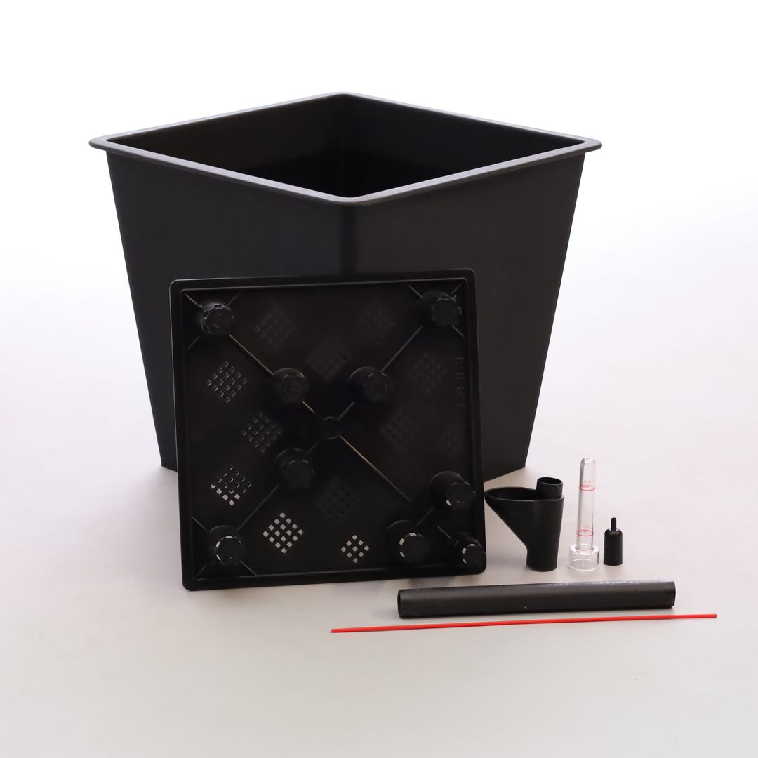 Elegant Einrichten | Kunststoffeinsatz | quadratisch konisch | 42x42x38cm | schwarz | mit Bewässerungssystem