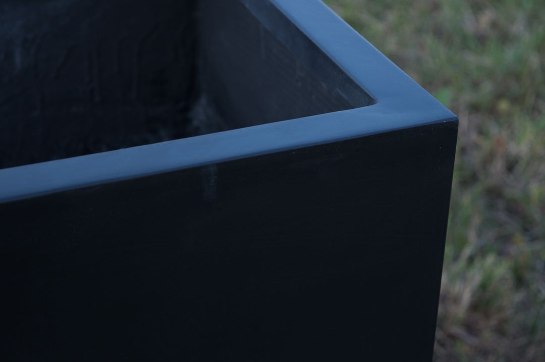 Elegant Einrichten | Pflanzkübel | Fiberglas | rechteckig | 108x40x50cm | elegant schwarz-matt