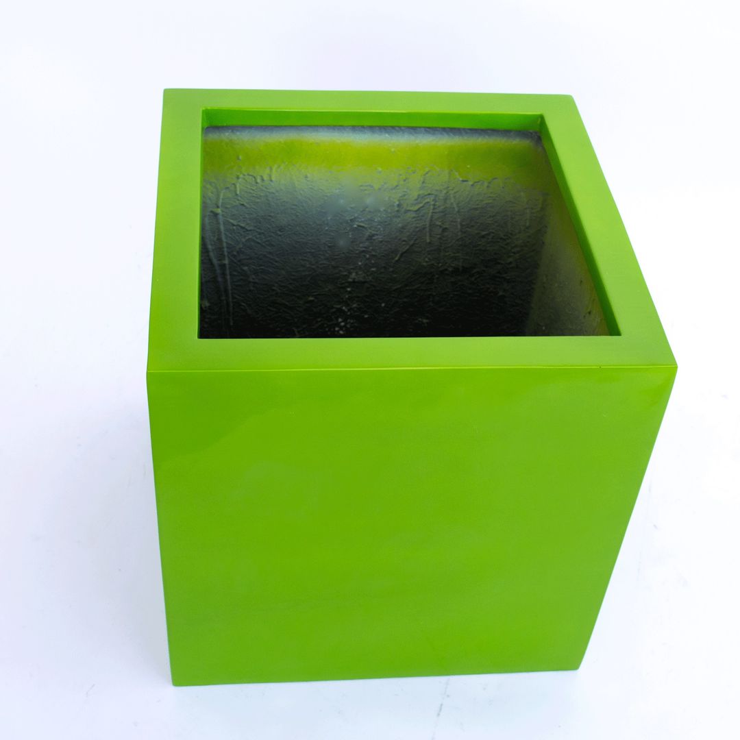 Elegant Einrichten | Pflanzkübel | Fiberglas | quadratisch | 38x38x38cm | hochglanz avocado grün.