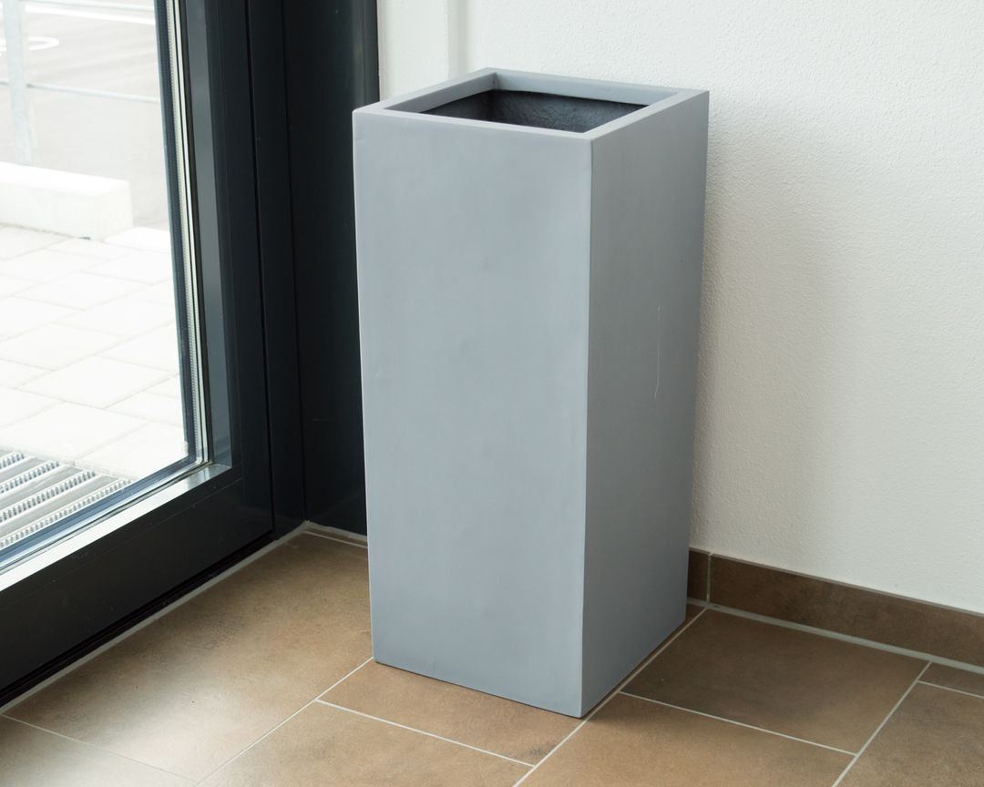 Pflanzkübel, Blumenkübel Fiberglas säule 38x38x80cm grau.(B-Ware)