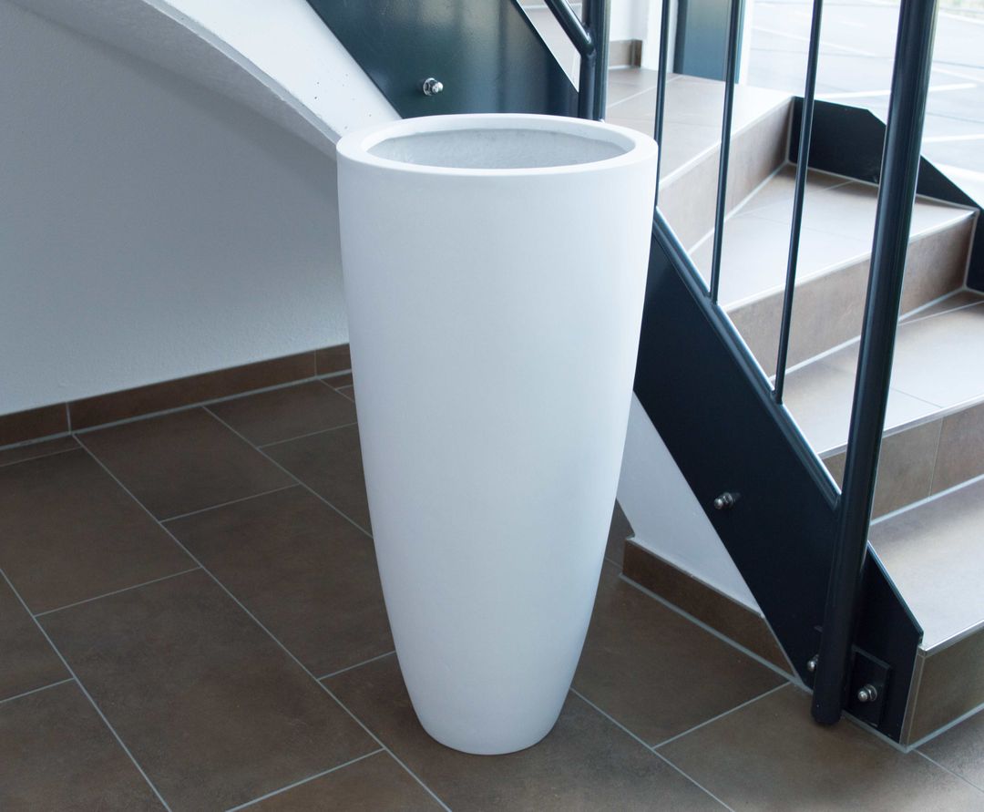 Elegant Einrichten | Pflanzkübel | Fiberglas | rund konisch | D46xH100cm | perlmutt weiß.