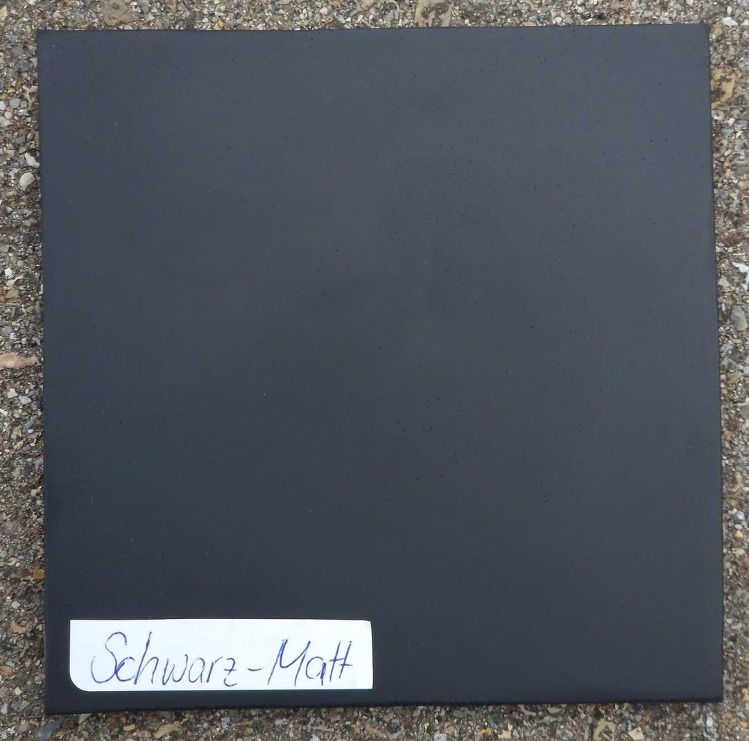 Farbmusterplatte schwarz-matt Ansicht außen