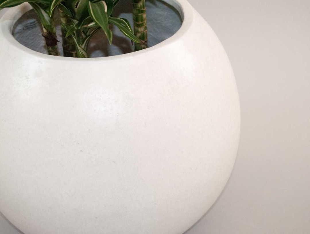 Elegant Einrichten | Pflanzkübel | Fiberglas | Ball | D40xH32cm | perlmutt weiß.