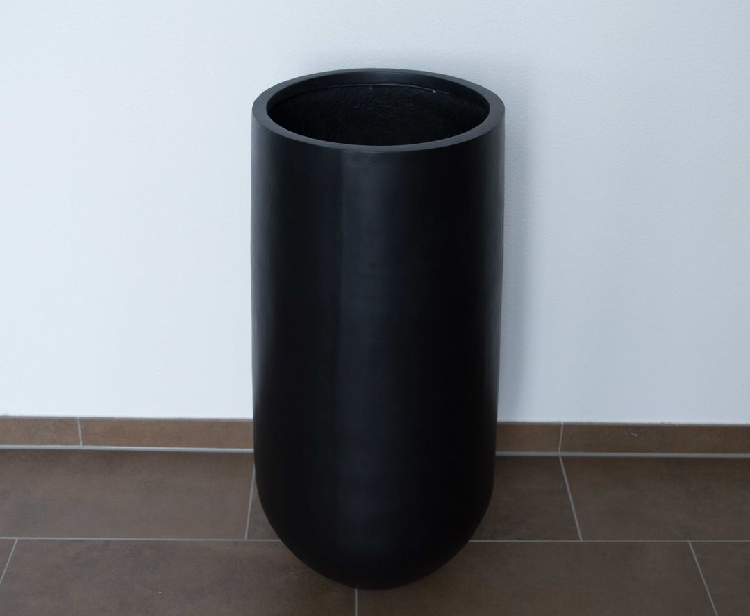 Elegant Einrichten | Pflanzkübel | Fiberglas | rund konisch | D26xH56cm | elegant schwarz-matt.