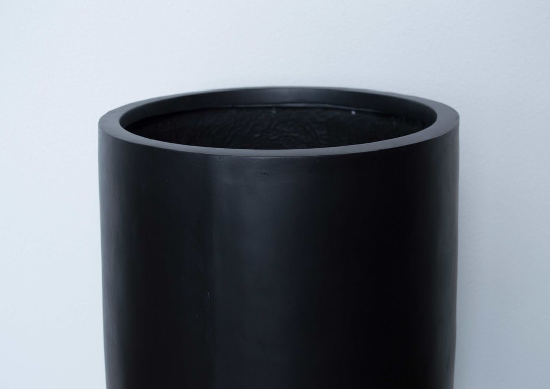 Elegant Einrichten | Pflanzkübel | Fiberglas | rund konisch | D26xH56cm | elegant schwarz-matt.