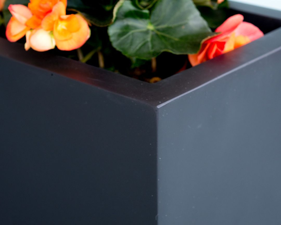 Elegant Einrichten | Pflanzkübel | Fiberglas | rechteckig | 100x25x25cm | elegant schwarz-matt