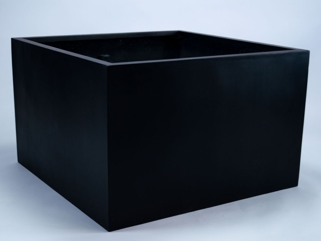 Elegant Einrichten | Pflanzkübel | Fiberglas | niedrige quadratisch | 110x110x70cm | schwarz-matt.