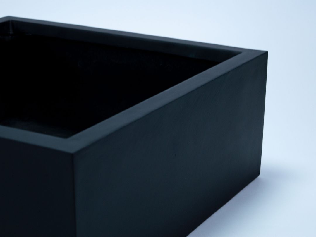 Elegant Einrichten | Pflanzkübel | Fiberglas | niedrige quadratisch | 50x50x20cm | schwarz-matt.