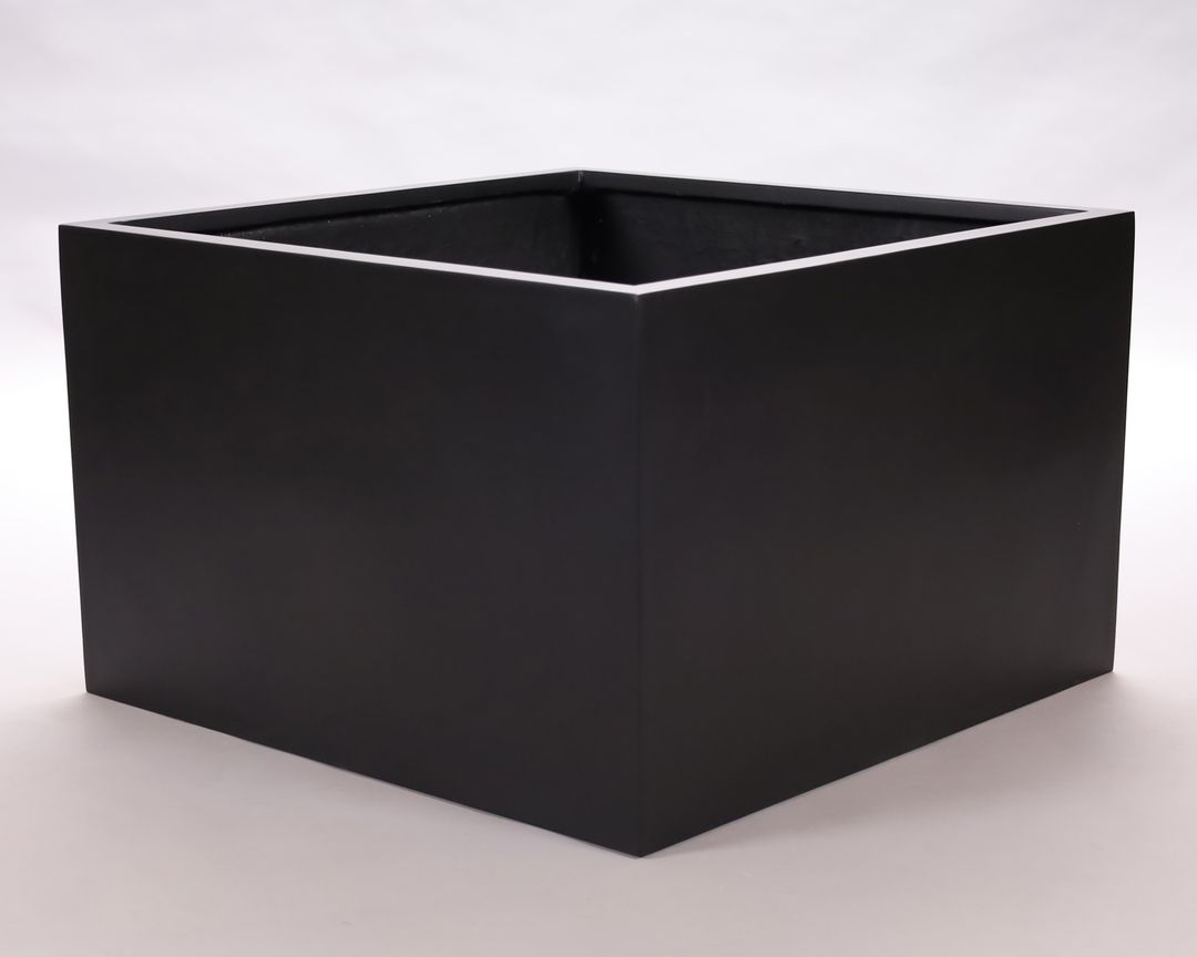 Elegant Einrichten | Pflanzkübel | Fiberglas | niedrige quadratisch | 90x90x60cm | schwarz-matt.