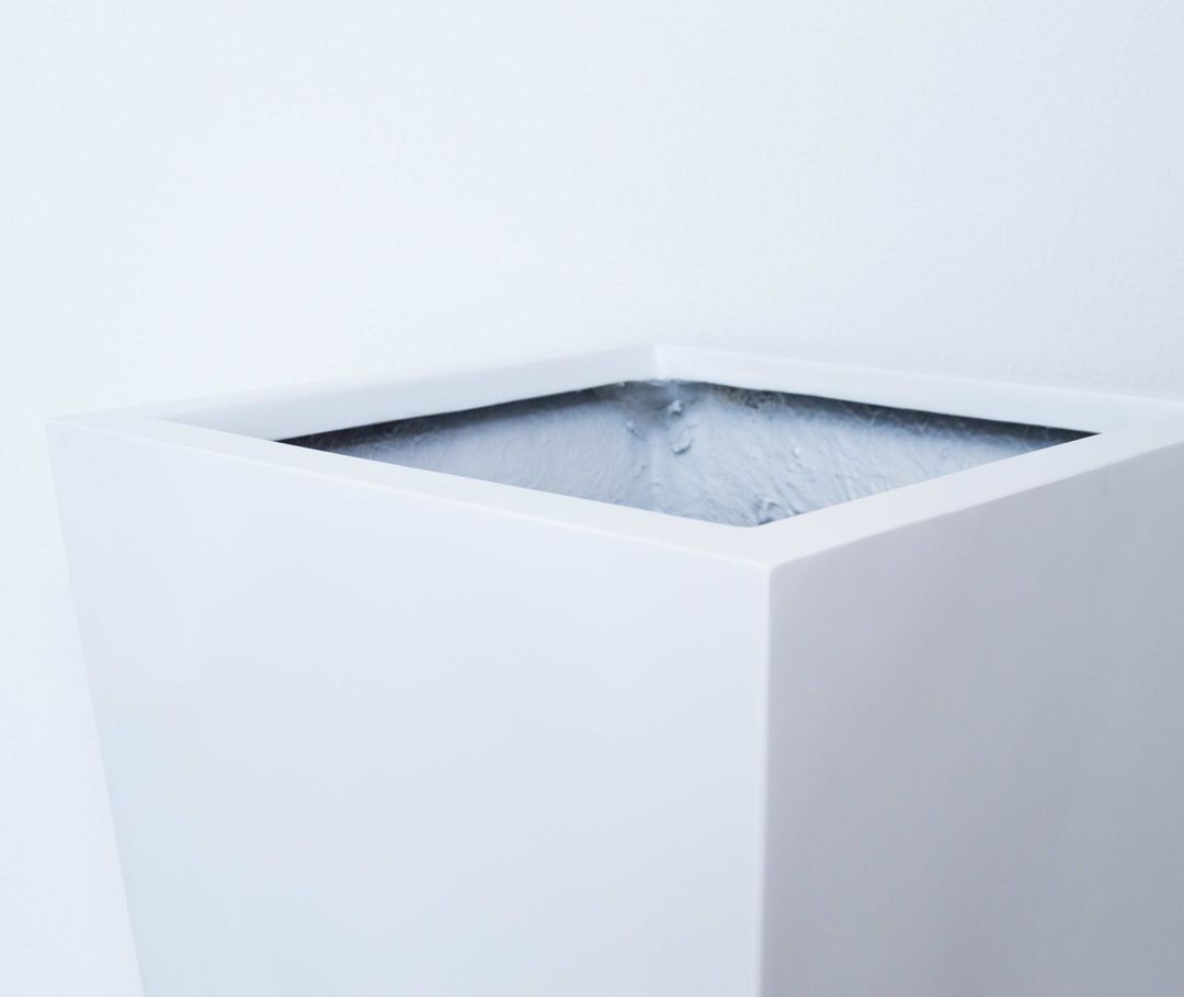 Elegant Einrichten | Pflanzkübel | Fiberglas | säule | konisch | 30x30x90cm | hochglanz weiß.