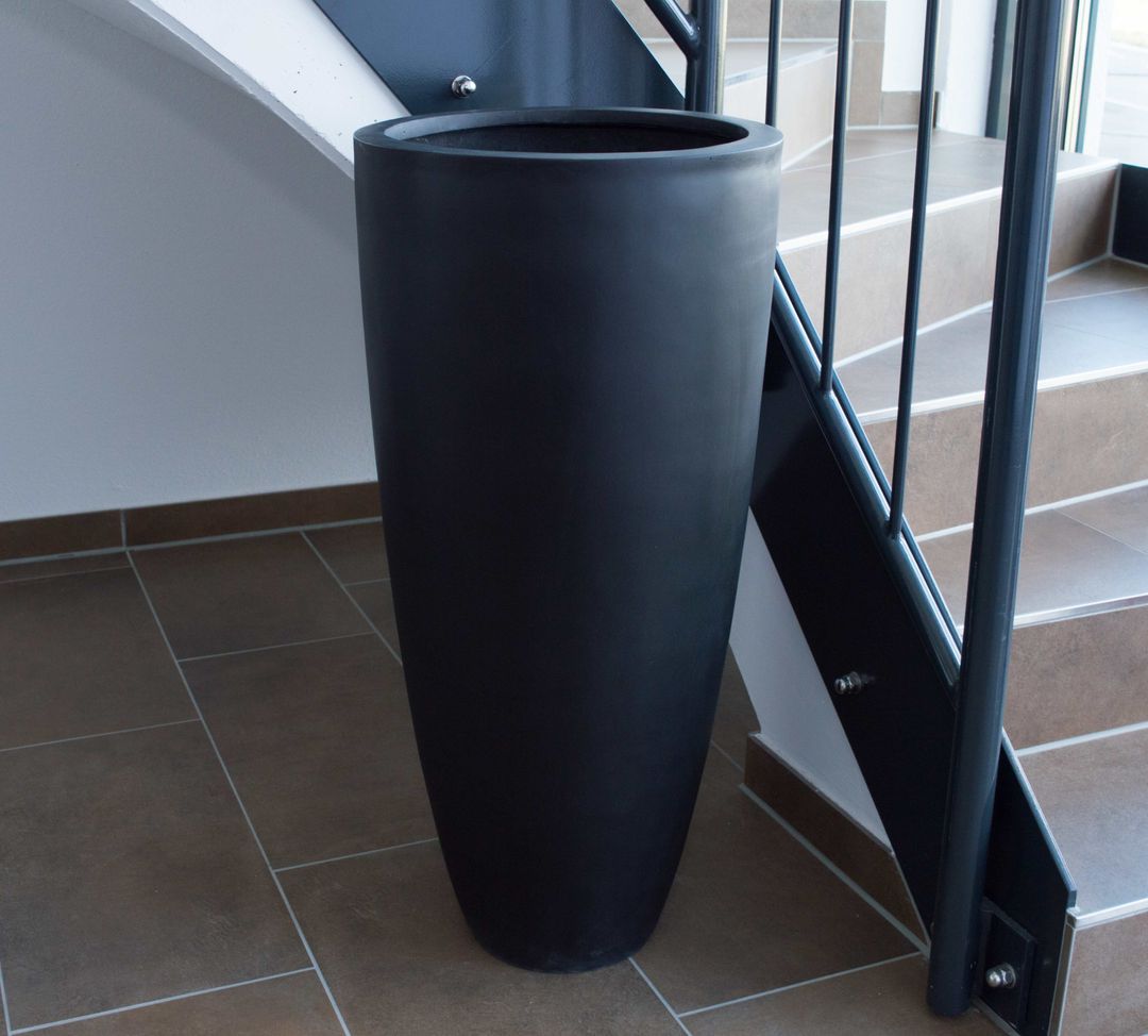 Elegant Einrichten | Pflanzkübel | Fiberglas | rund konisch | D38xH80cm | elegant schwarz-matt.